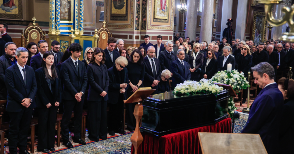 Κηδεία Μαρινέλλας: «Όλη η Ελλάδα μιλάει για σένα» - Επικήδειοι Νταλάρα και Αλεξίου από τη Μητρόπολη Αθηνών